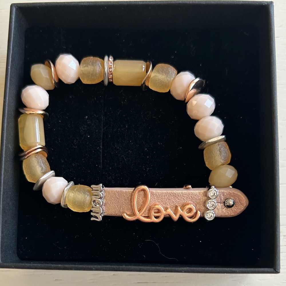 Elegant Gold and Cream Beaded Bracelet